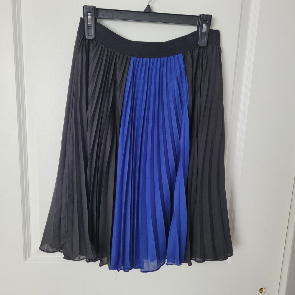 BCBGMaxAzria Black and Royal Blue Pleated Skirt